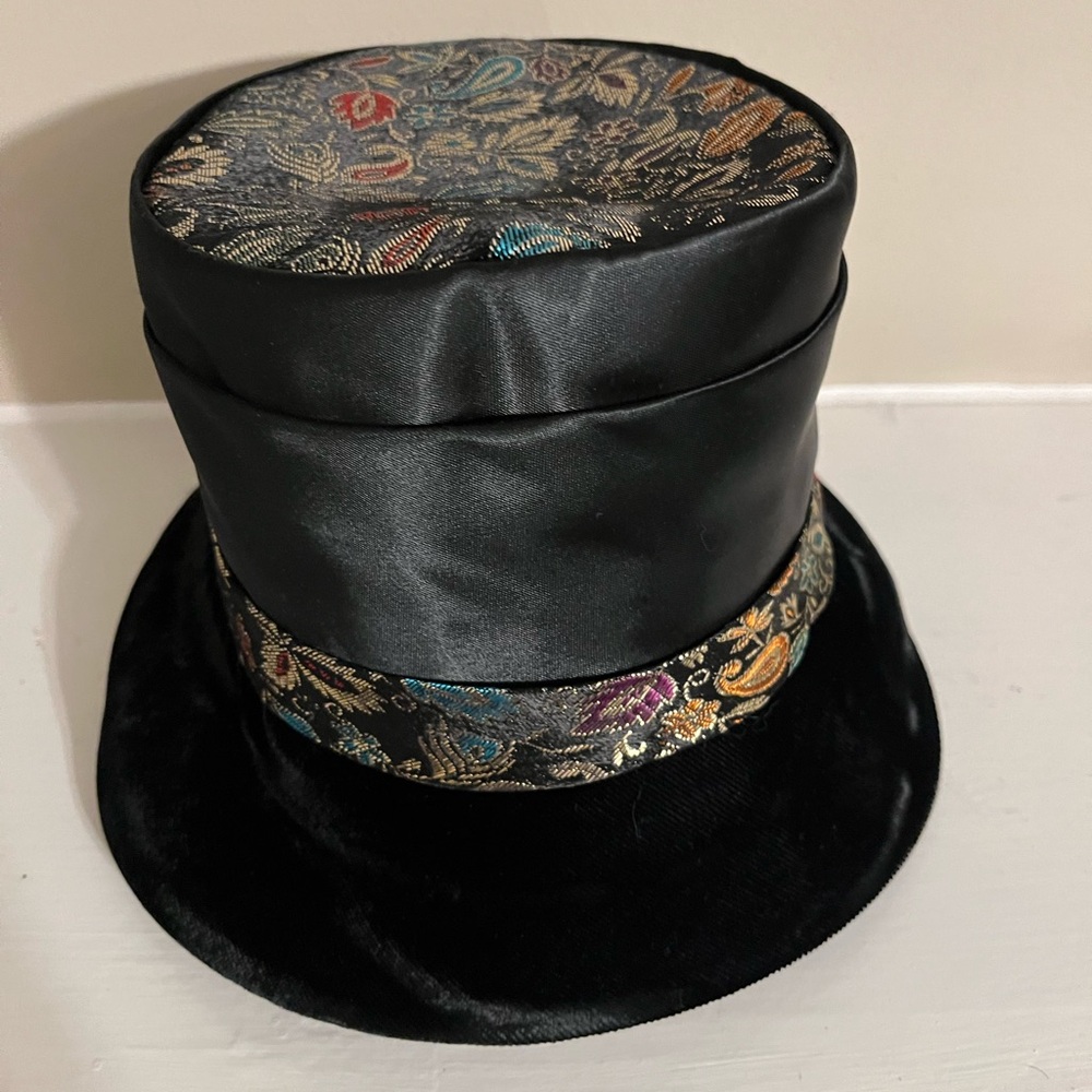 Vintage UNION MADE black satin tapestry cloche hat
